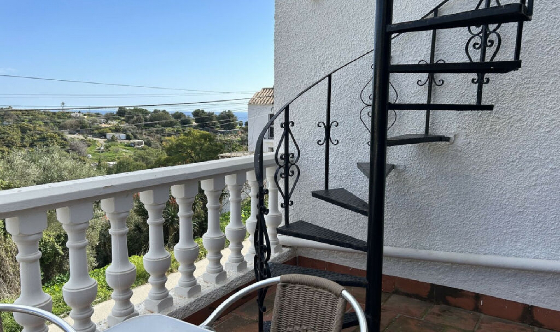 Resale - House -
Nerja