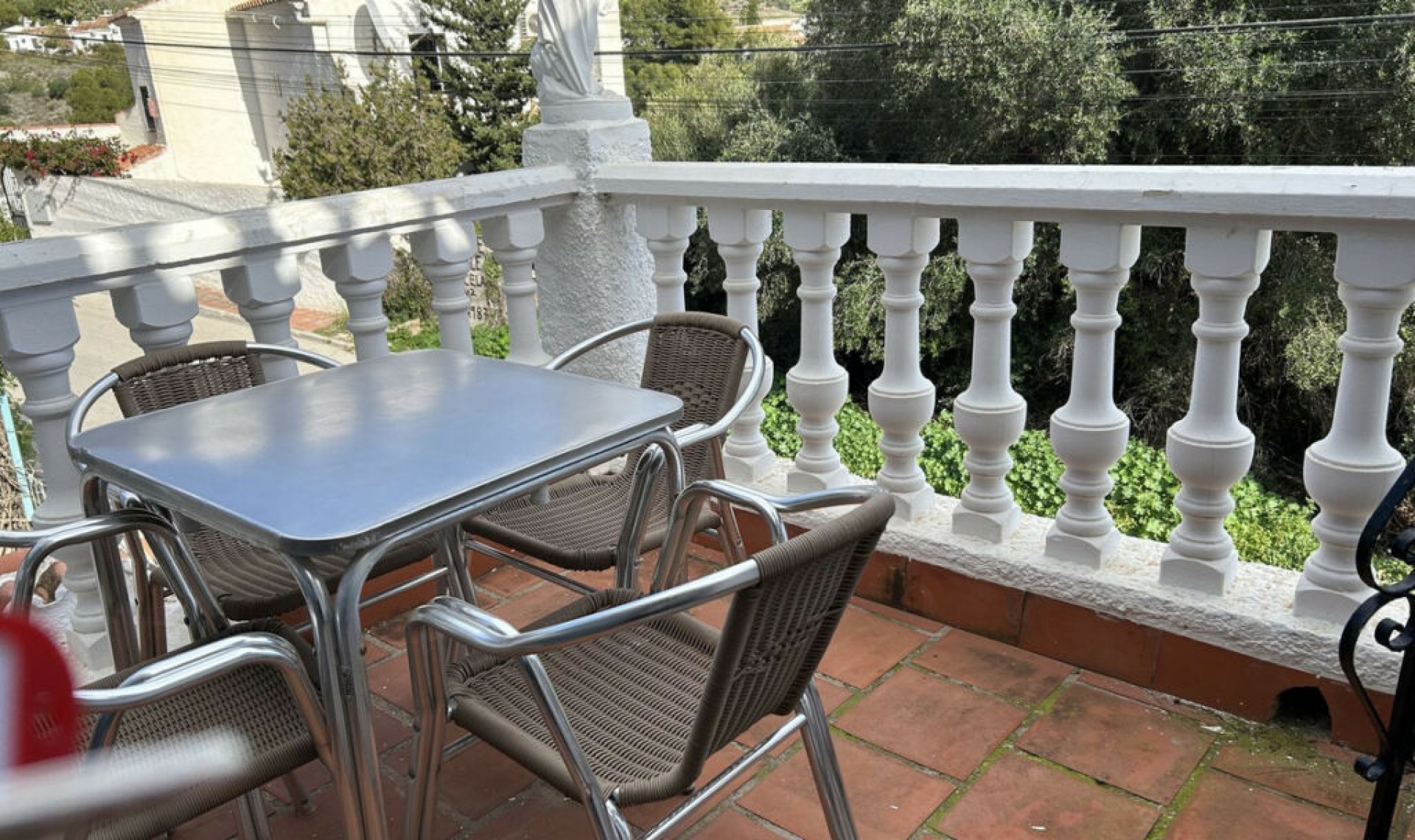 Resale - House -
Nerja