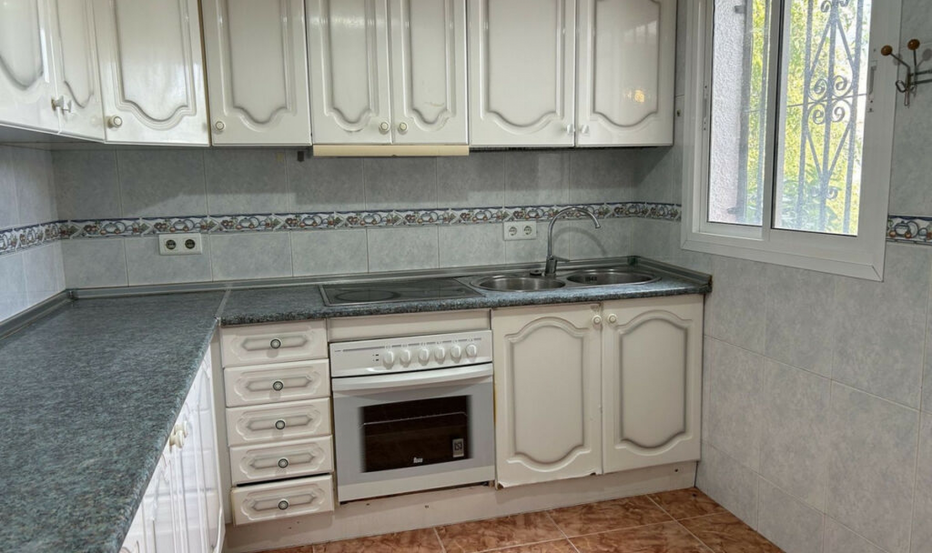 Resale - House -
Nerja