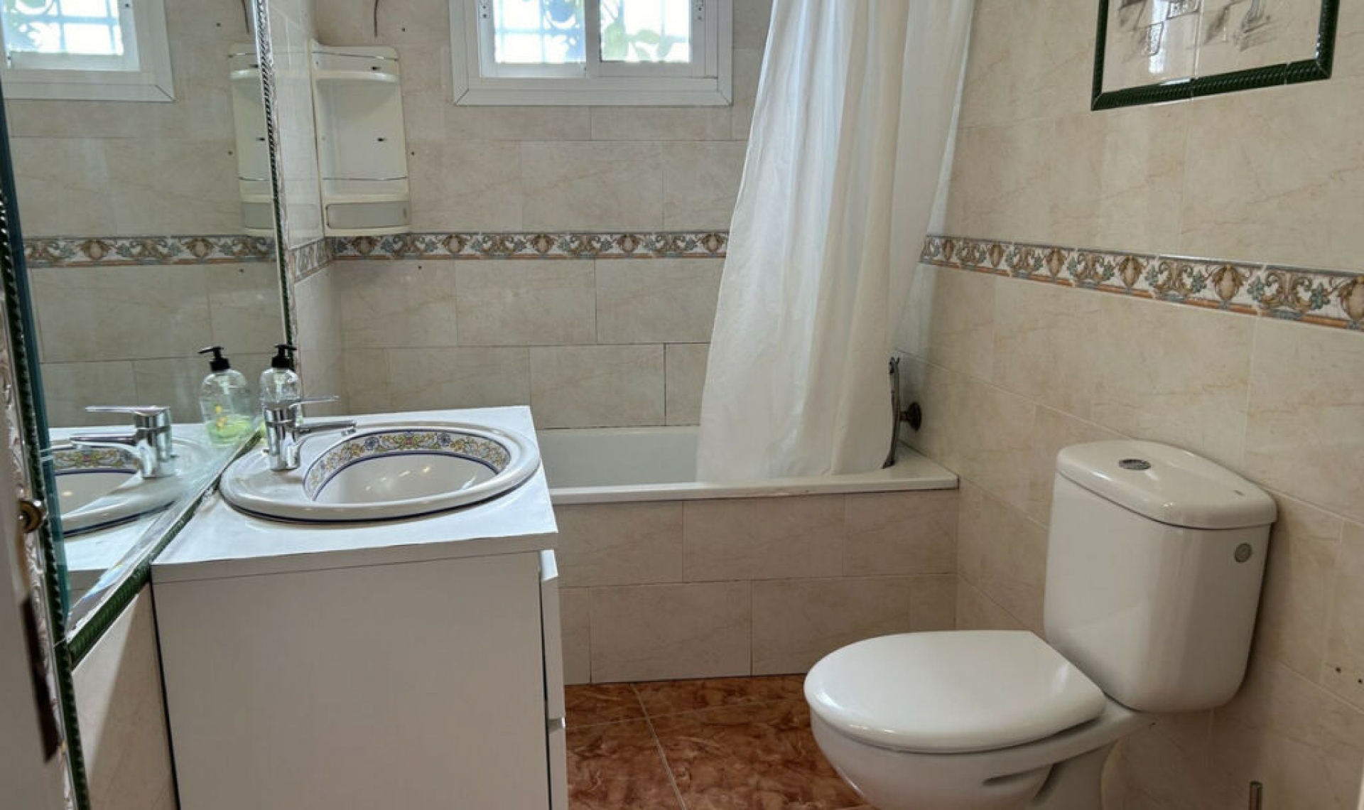 Resale - House -
Nerja