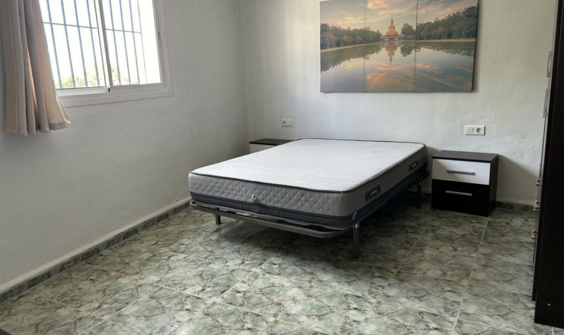 Resale - House -
Nerja