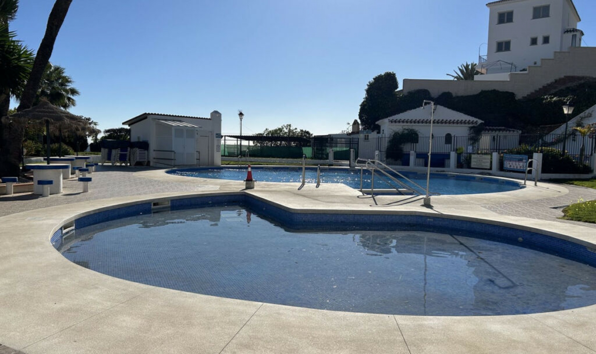 Resale - House -
Nerja