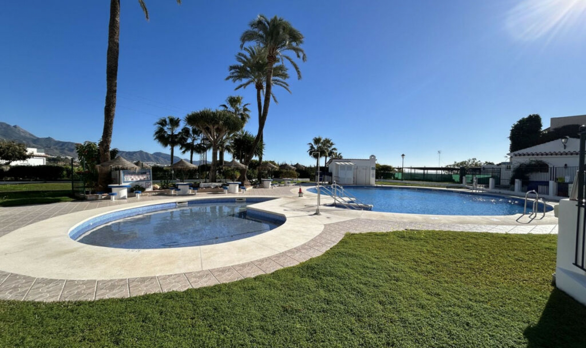 Resale - House -
Nerja