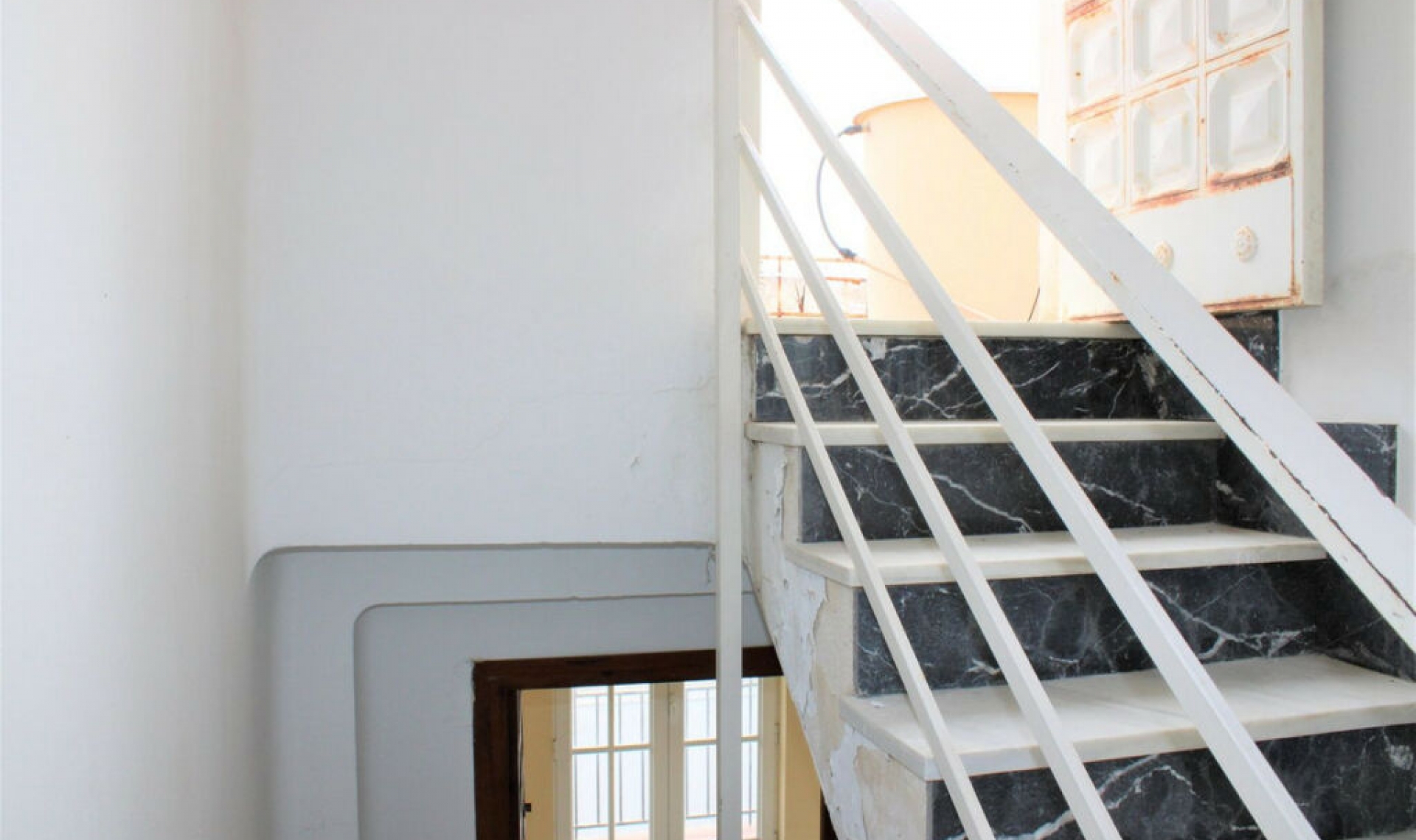 Resale - House -
Nerja