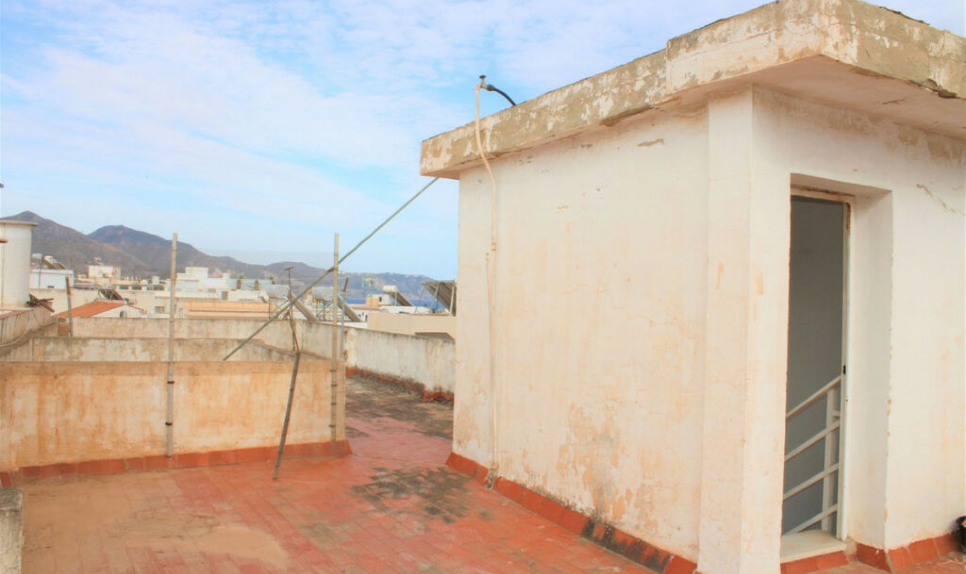 Resale - House -
Nerja