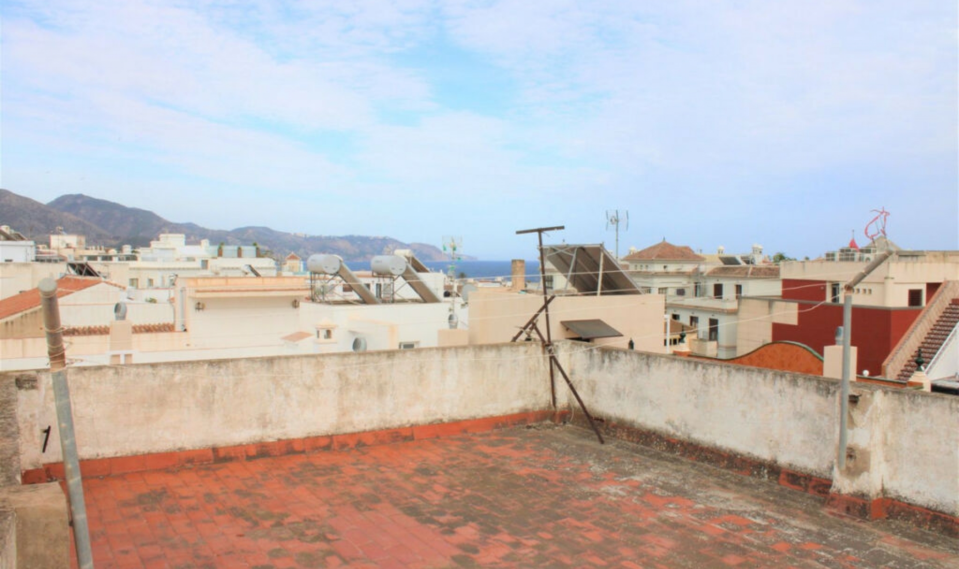 Resale - House -
Nerja