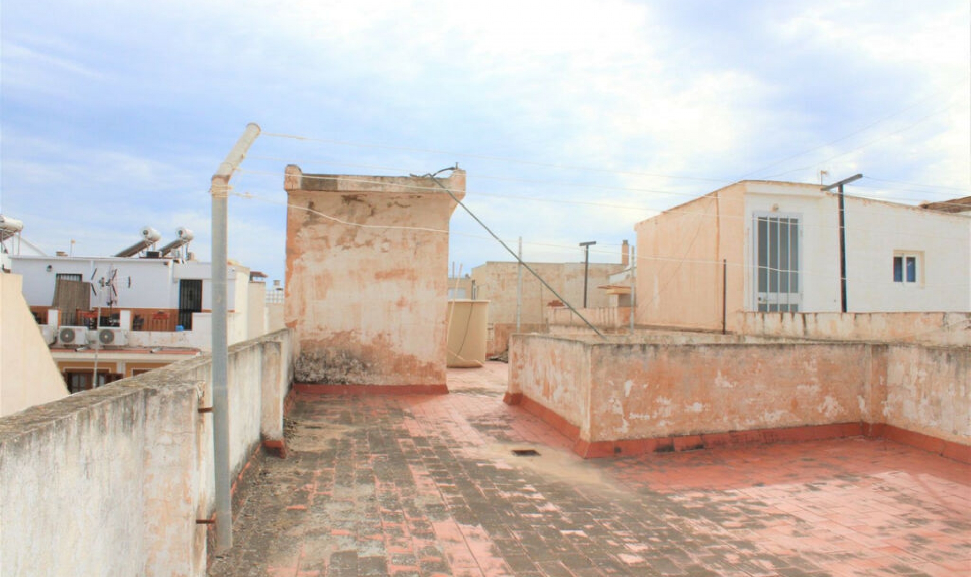 Resale - House -
Nerja