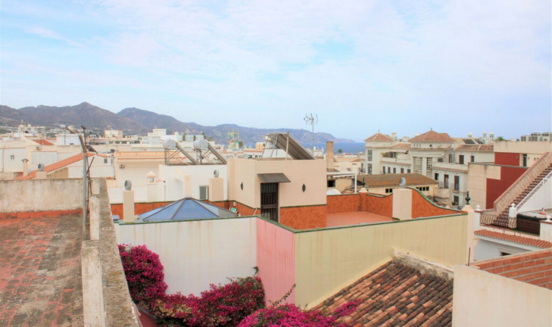 Resale - House -
Nerja