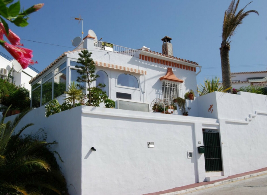 Resale - House -
Nerja