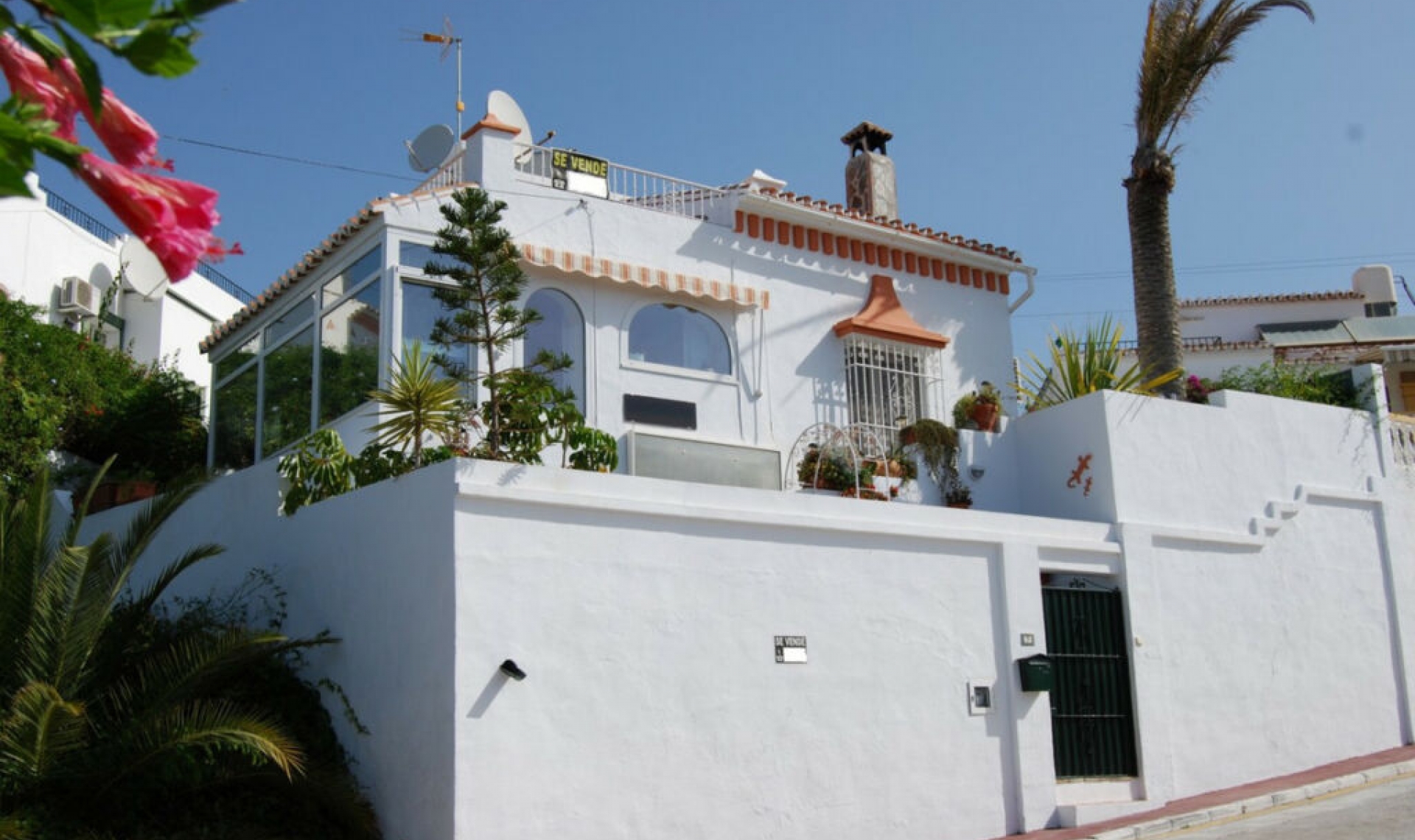 Resale - House -
Nerja
