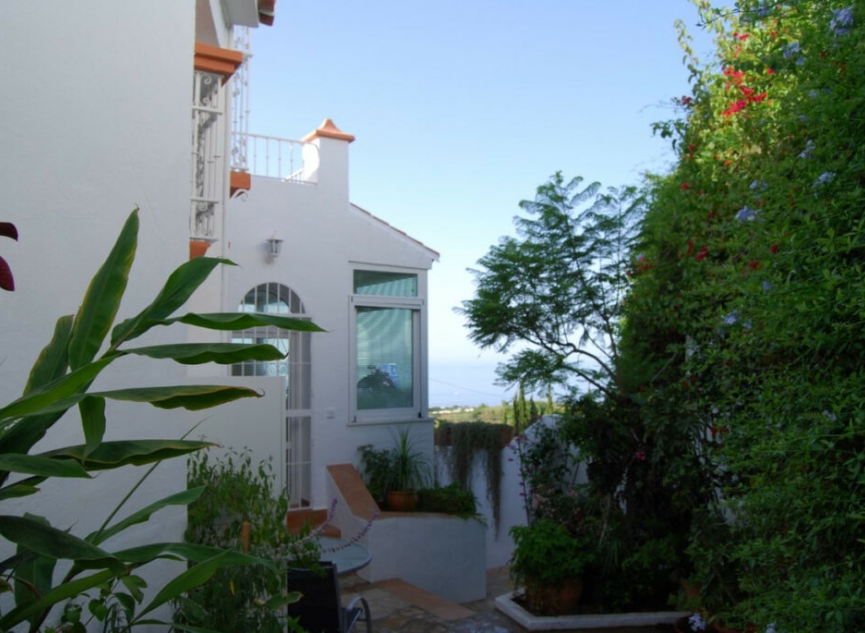 Resale - House -
Nerja