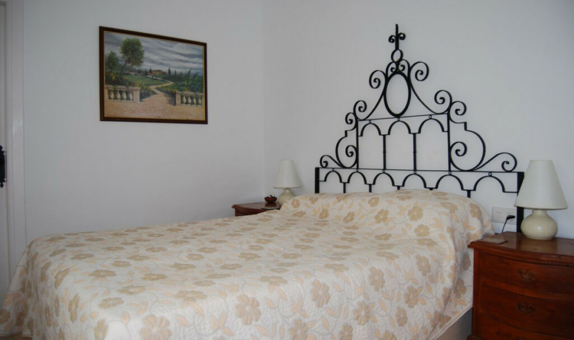 Resale - House -
Nerja