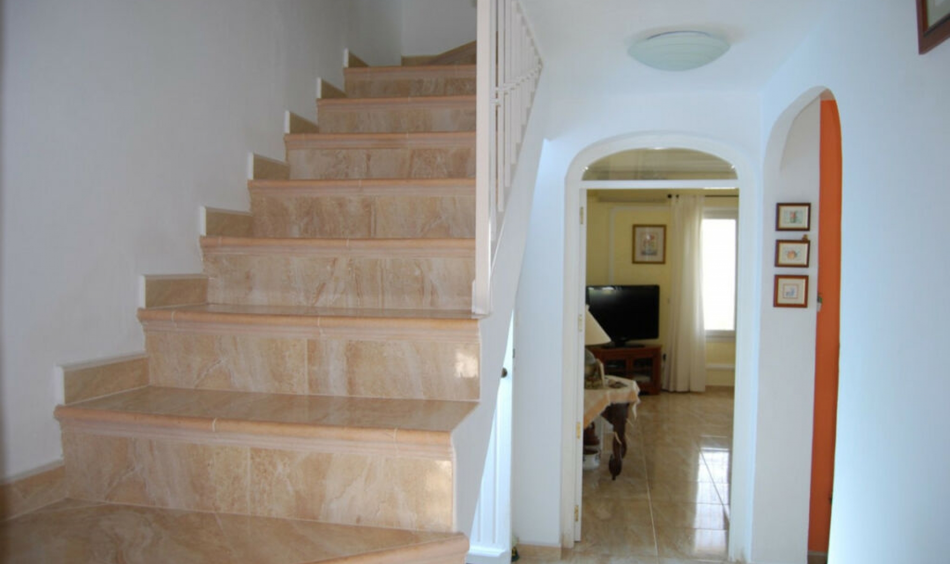 Resale - House -
Nerja
