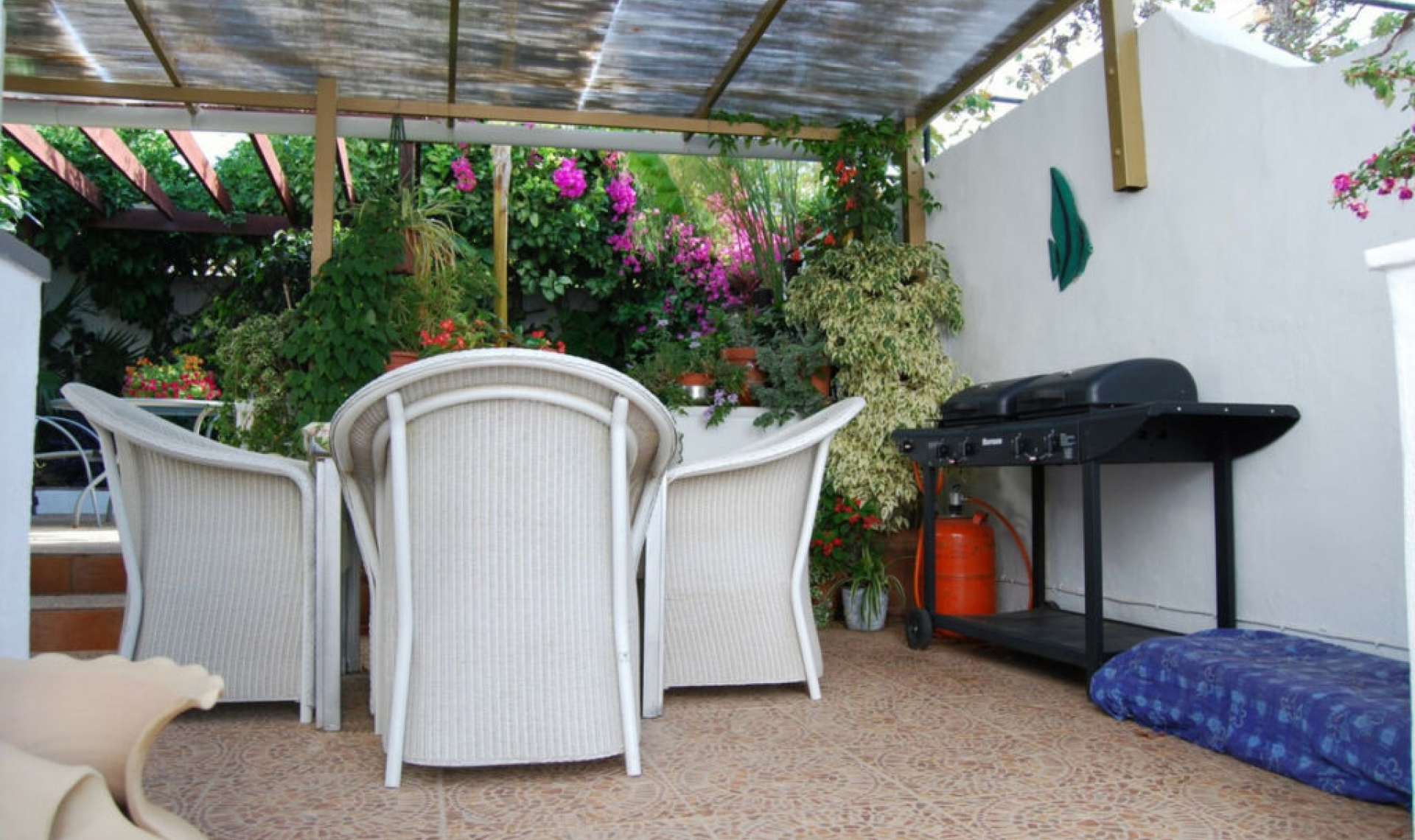 Resale - House -
Nerja
