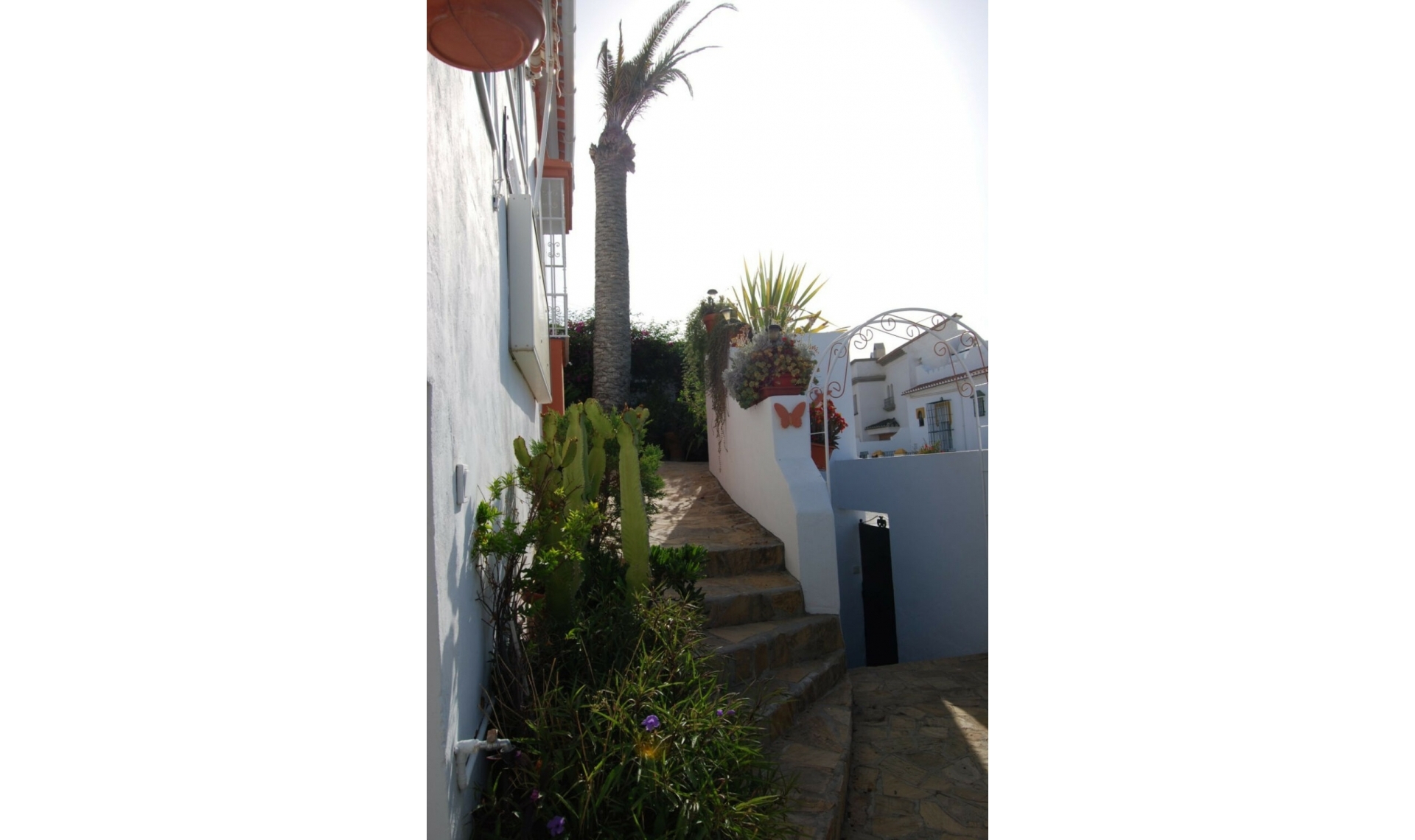Resale - House -
Nerja