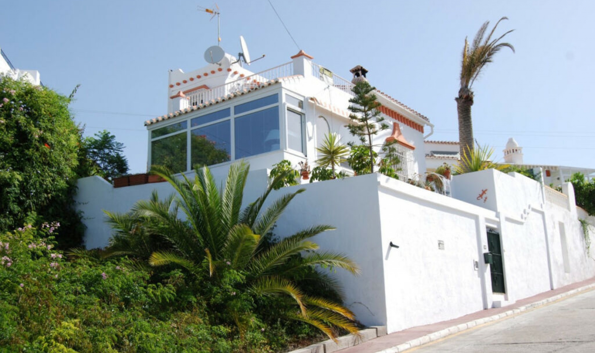 Resale - House -
Nerja