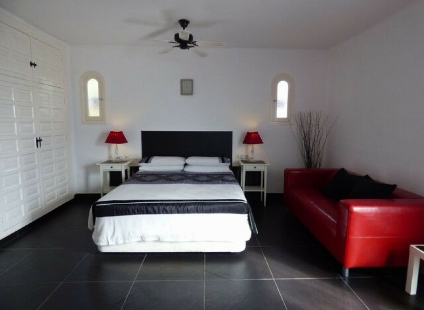 Resale - House -
Nerja