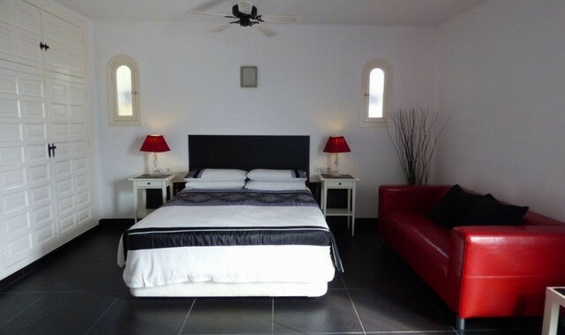 Resale - House -
Nerja
