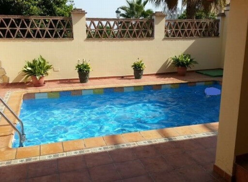 Resale - House -
Nerja