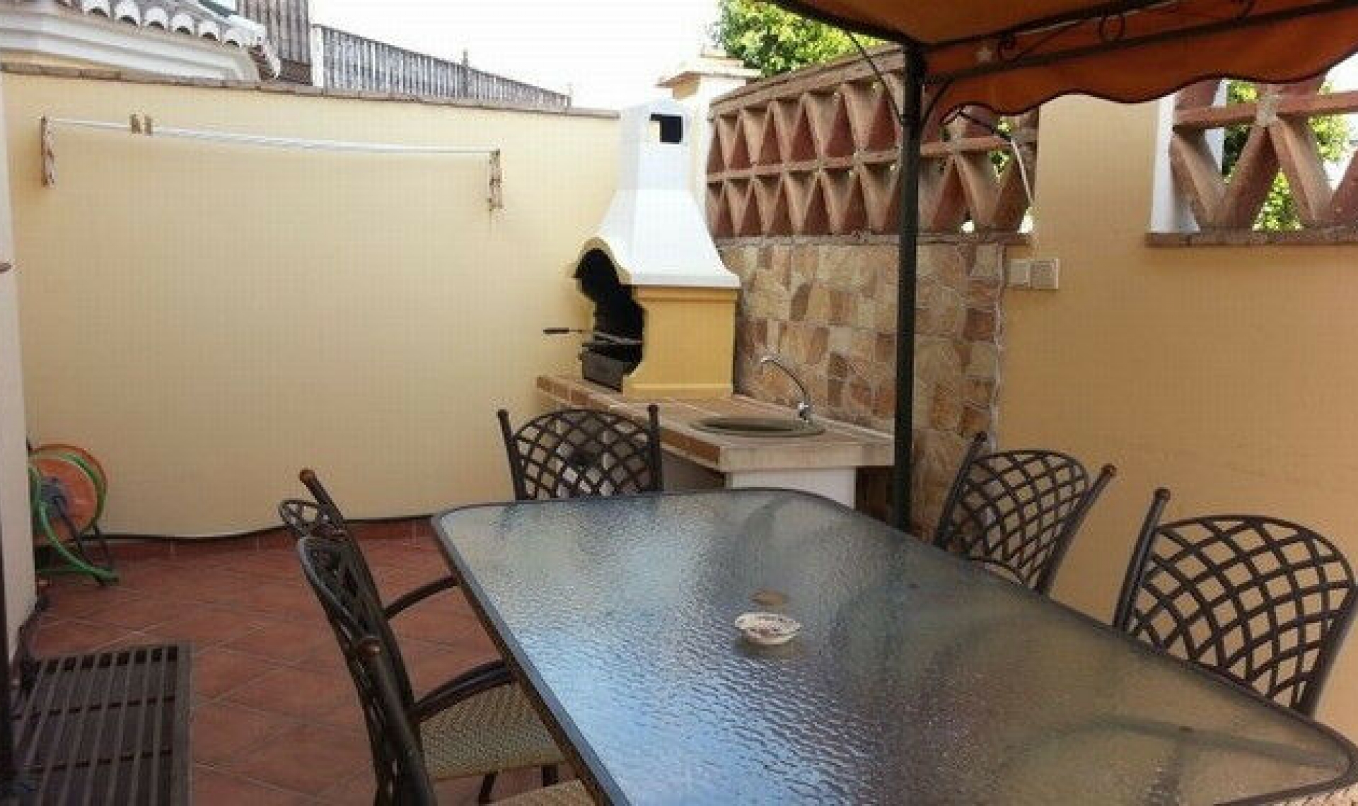 Resale - House -
Nerja