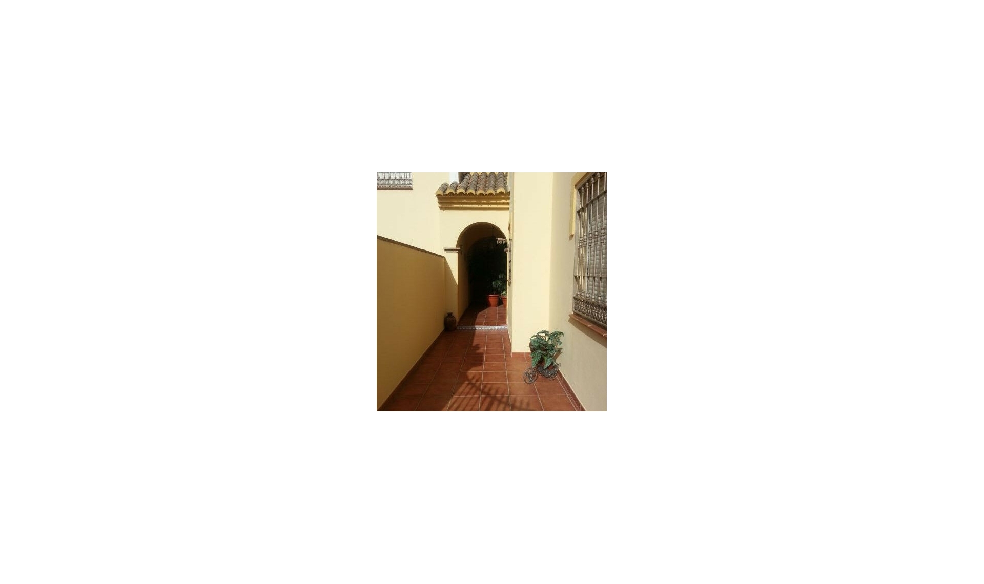 Resale - House -
Nerja