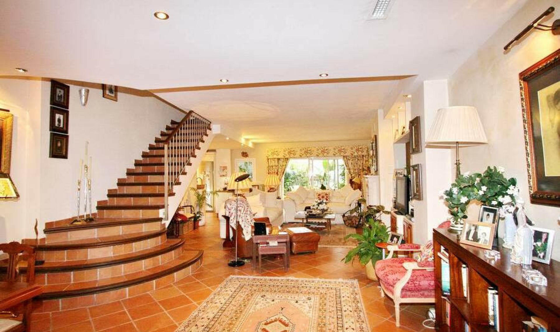 Resale - House -
Nerja