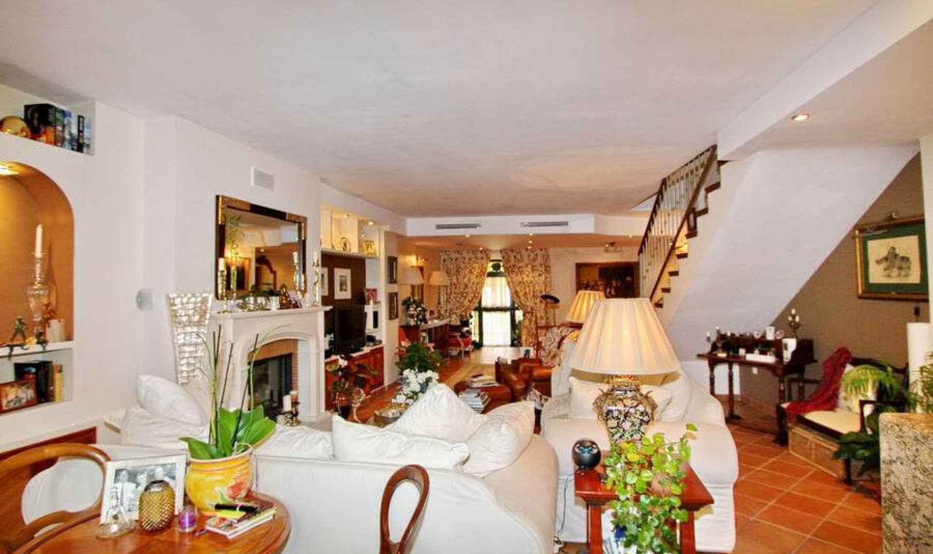 Resale - House -
Nerja