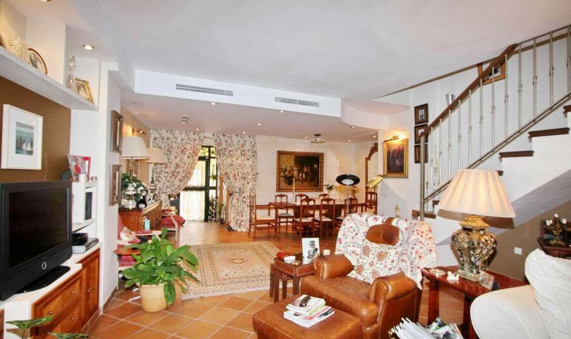 Resale - House -
Nerja