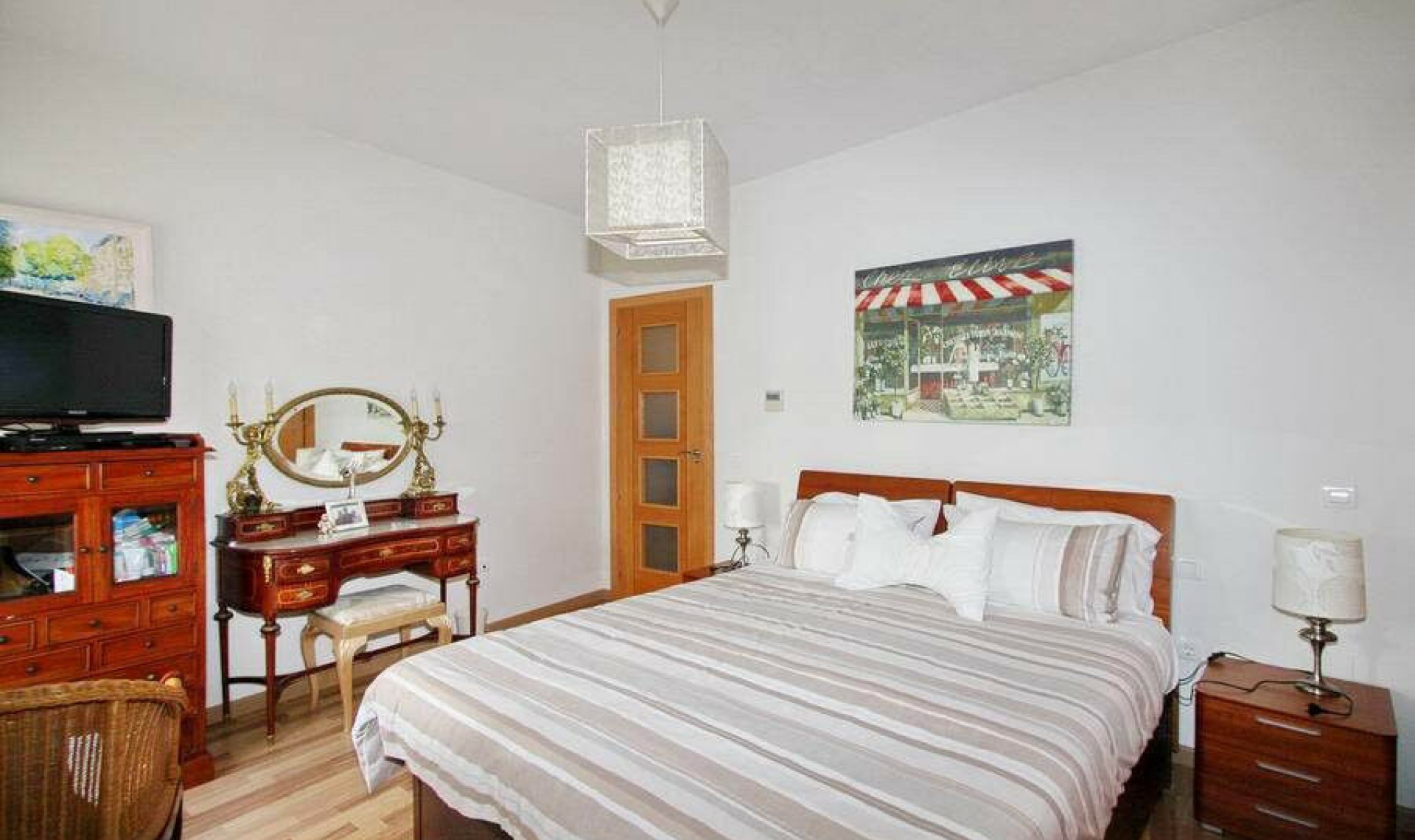 Resale - House -
Nerja
