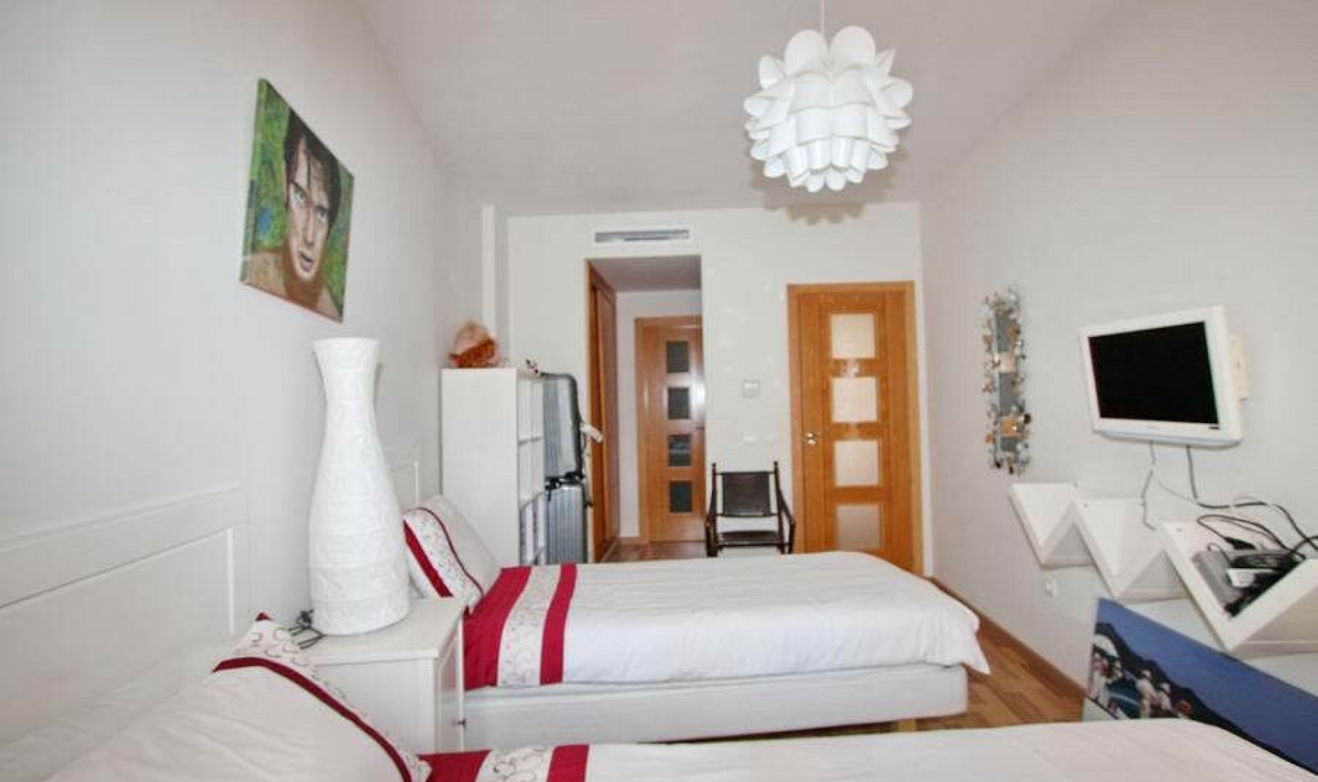 Resale - House -
Nerja
