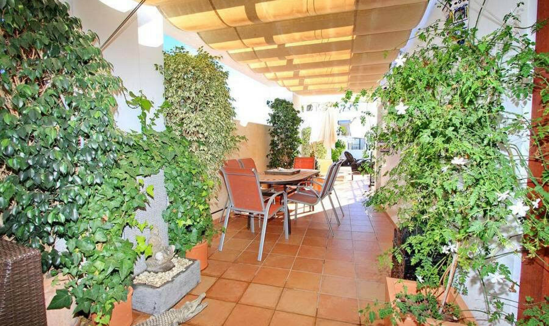 Resale - House -
Nerja