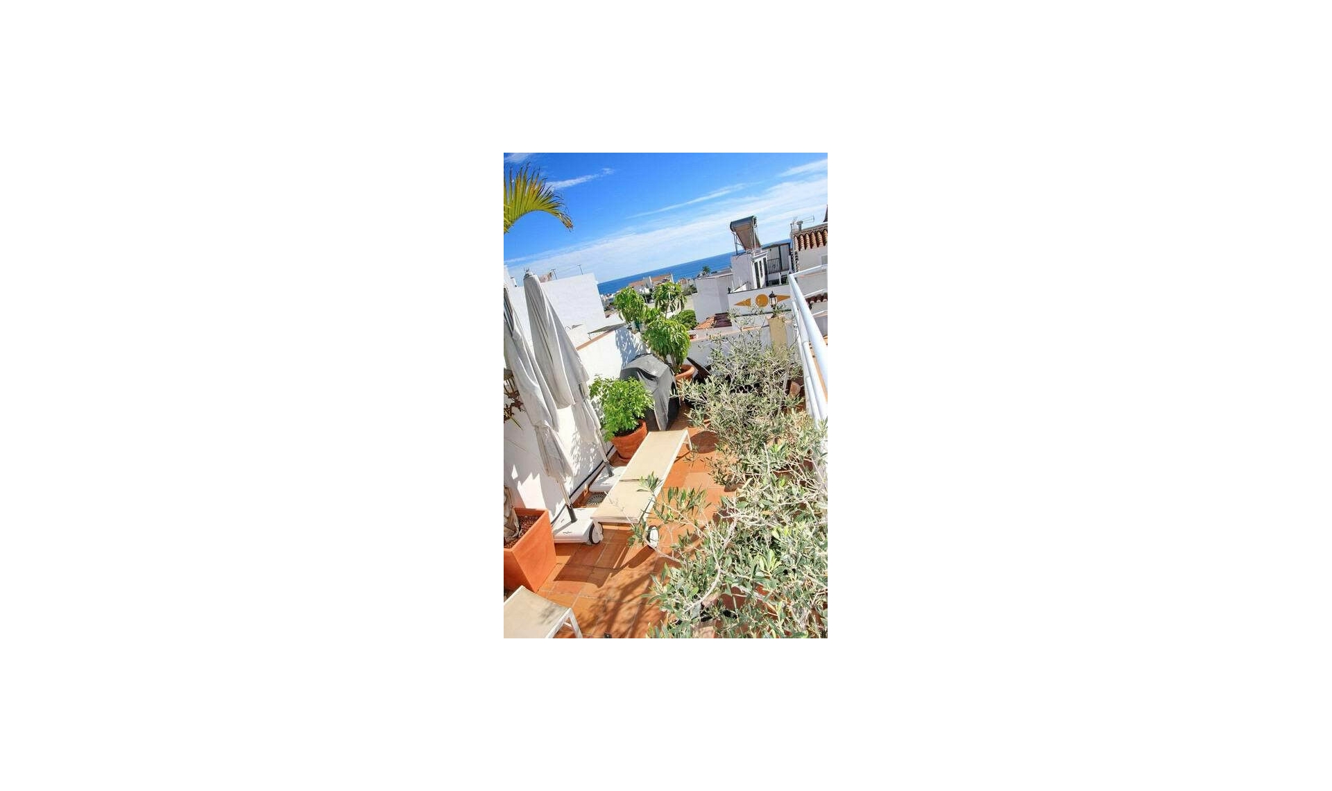 Resale - House -
Nerja