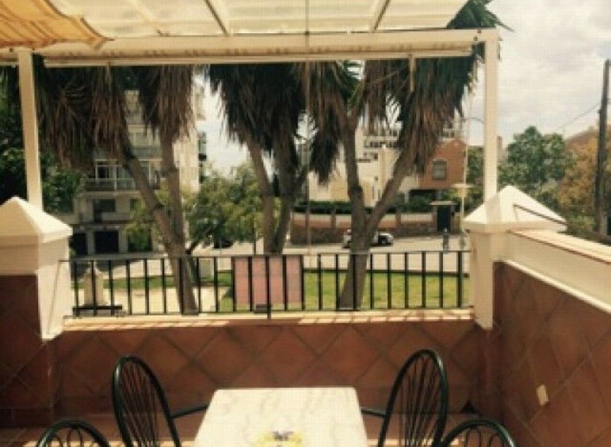 Resale - House -
Nerja