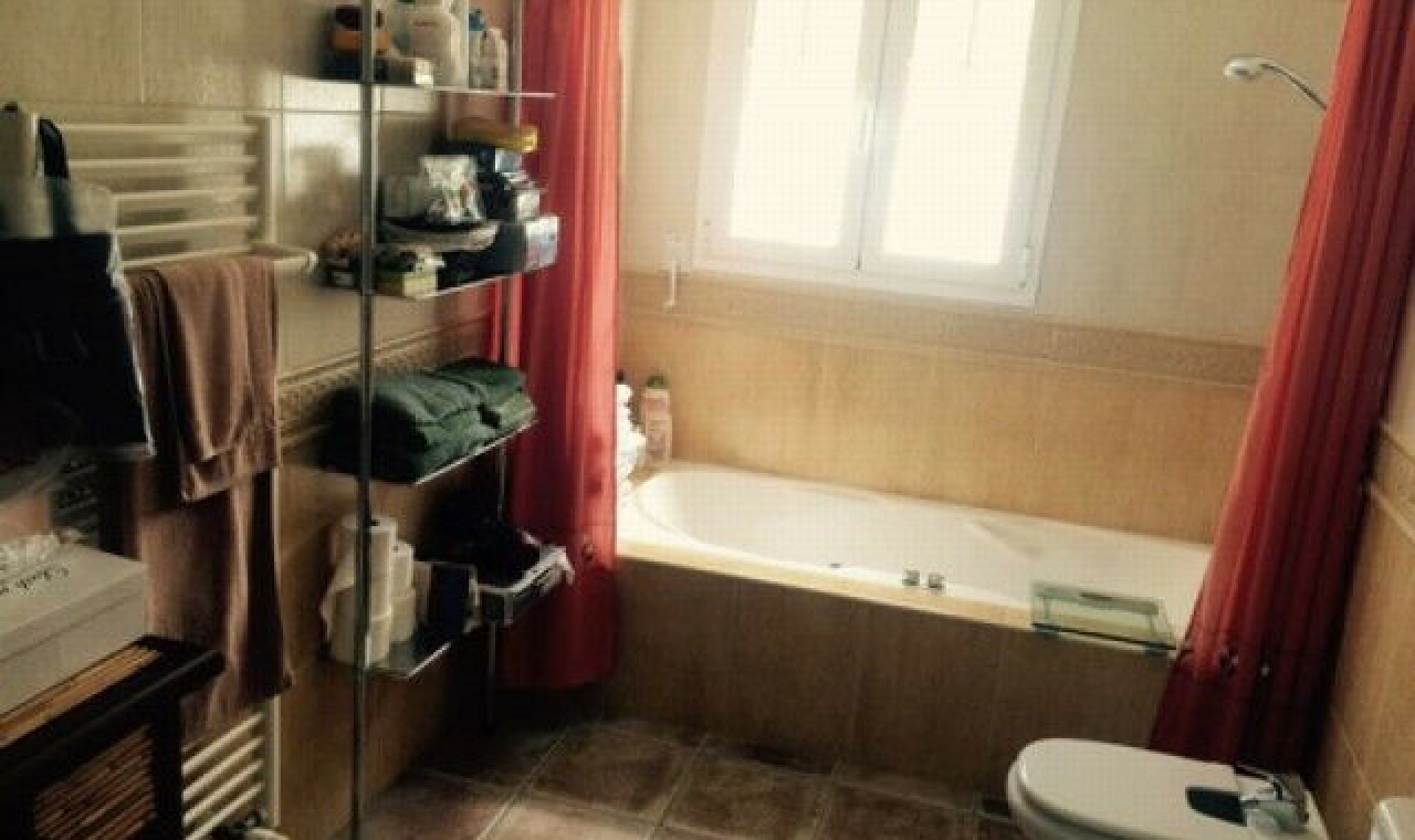 Resale - House -
Nerja