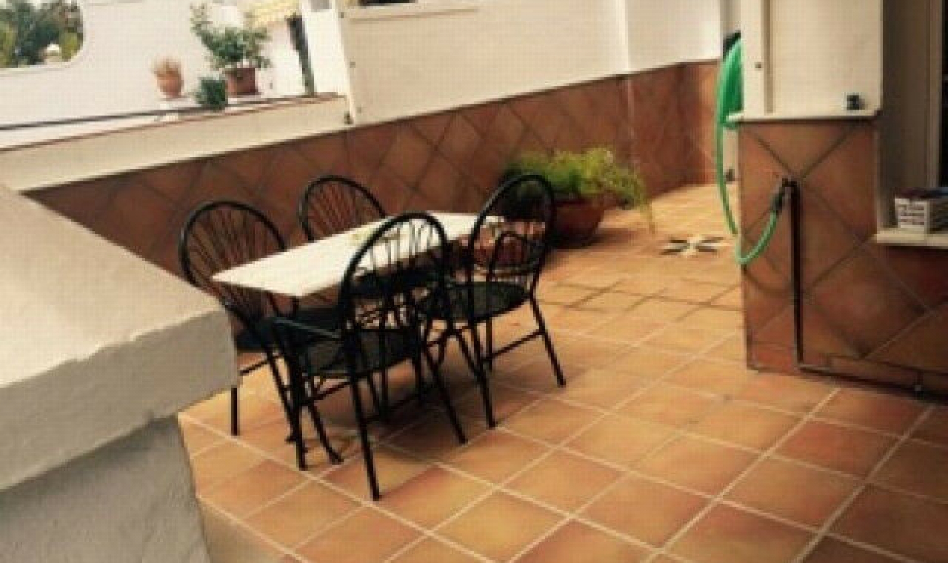 Resale - House -
Nerja