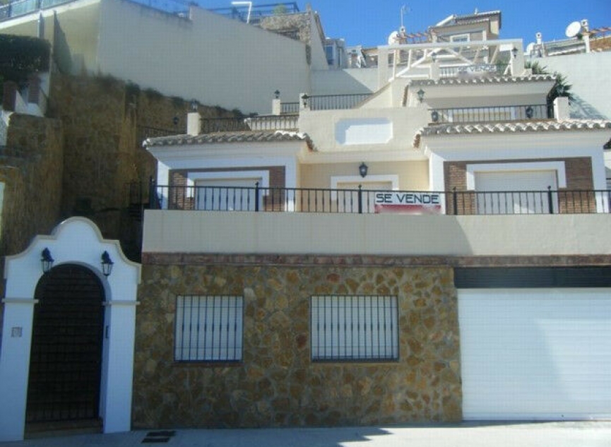 Resale - House -
Nerja