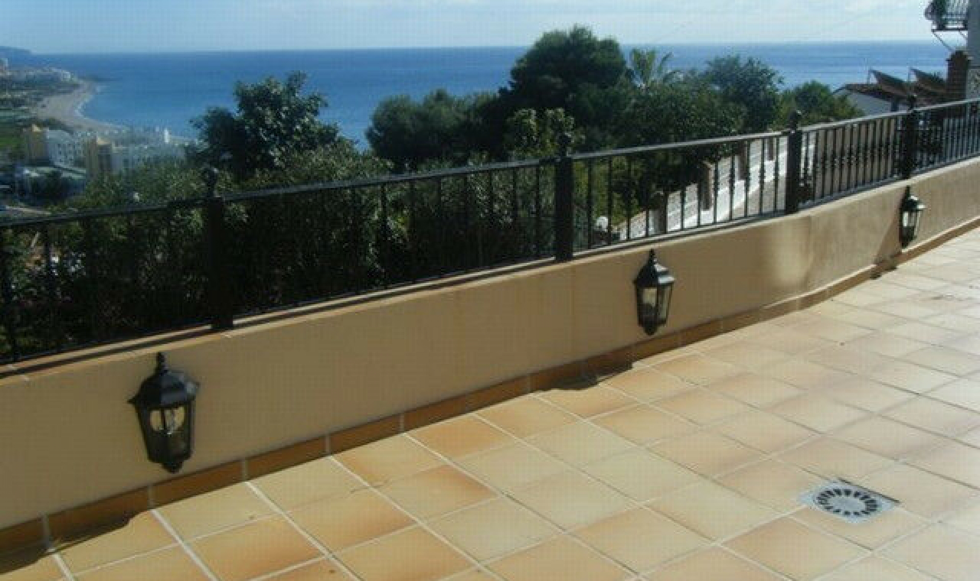 Resale - House -
Nerja