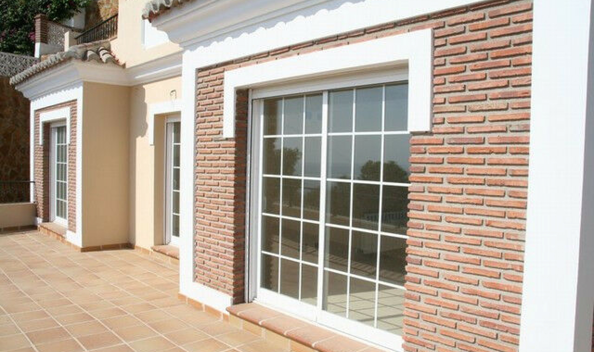 Resale - House -
Nerja