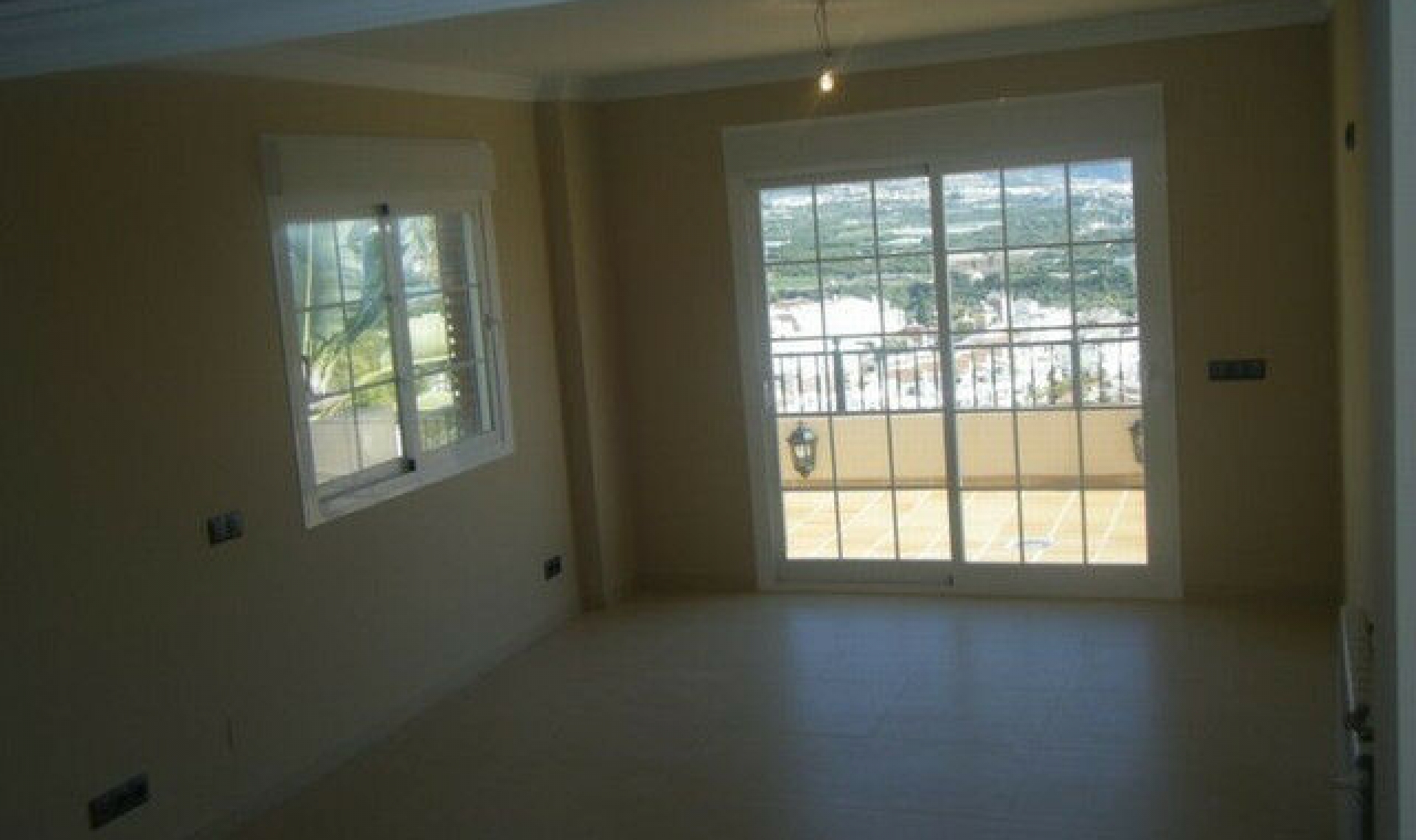 Resale - House -
Nerja