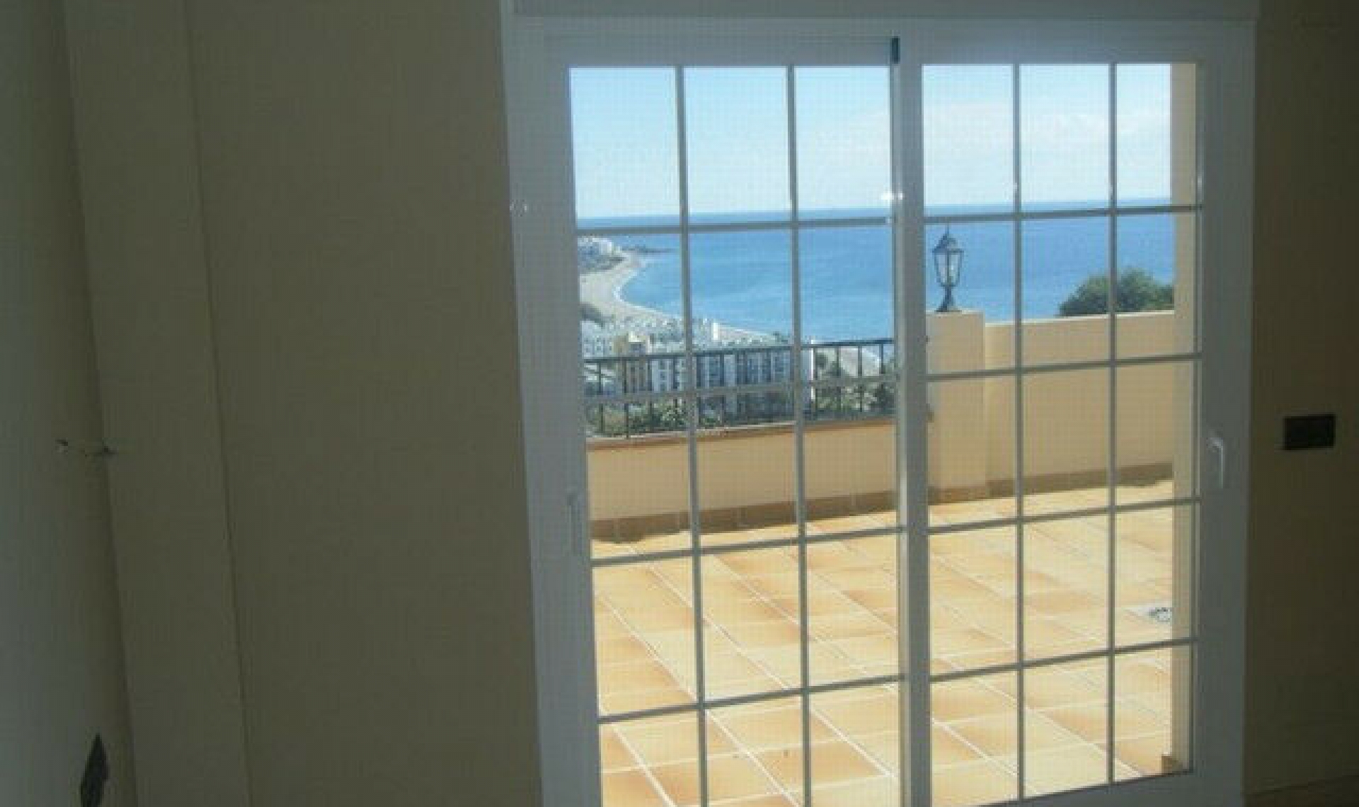 Resale - House -
Nerja