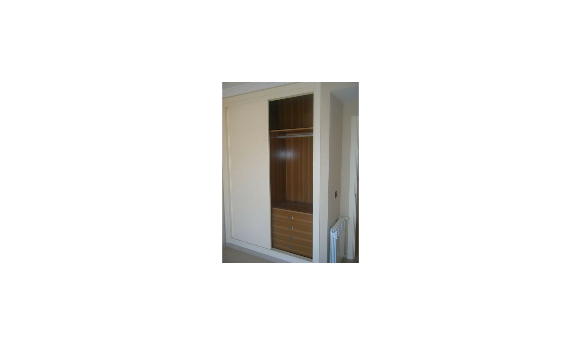 Resale - House -
Nerja