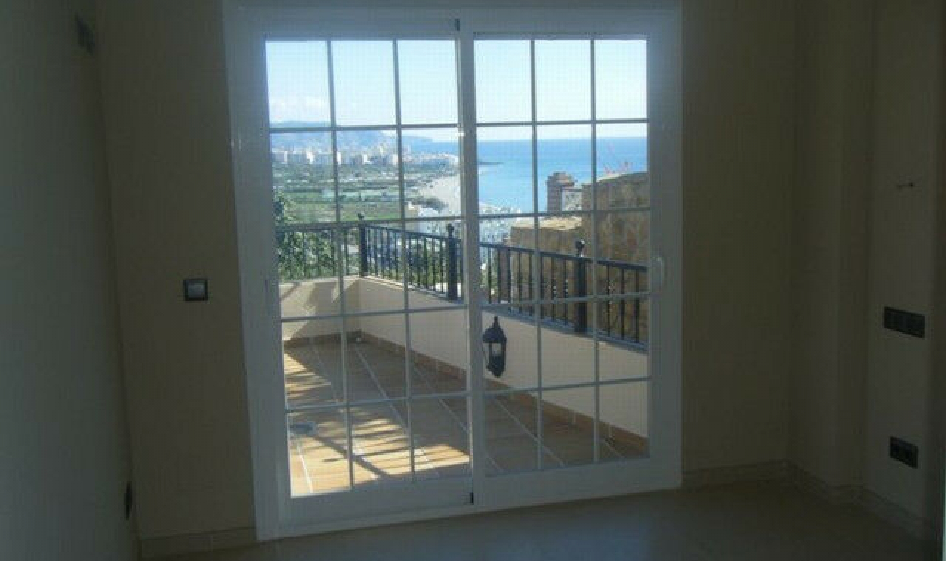 Resale - House -
Nerja