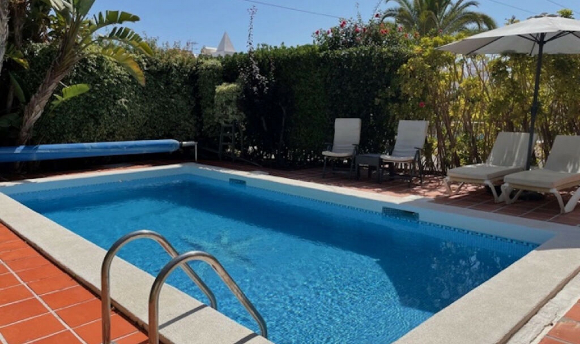 Resale - House -
Nerja