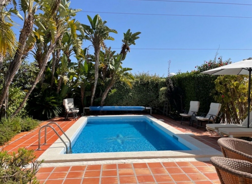 Resale - House -
Nerja