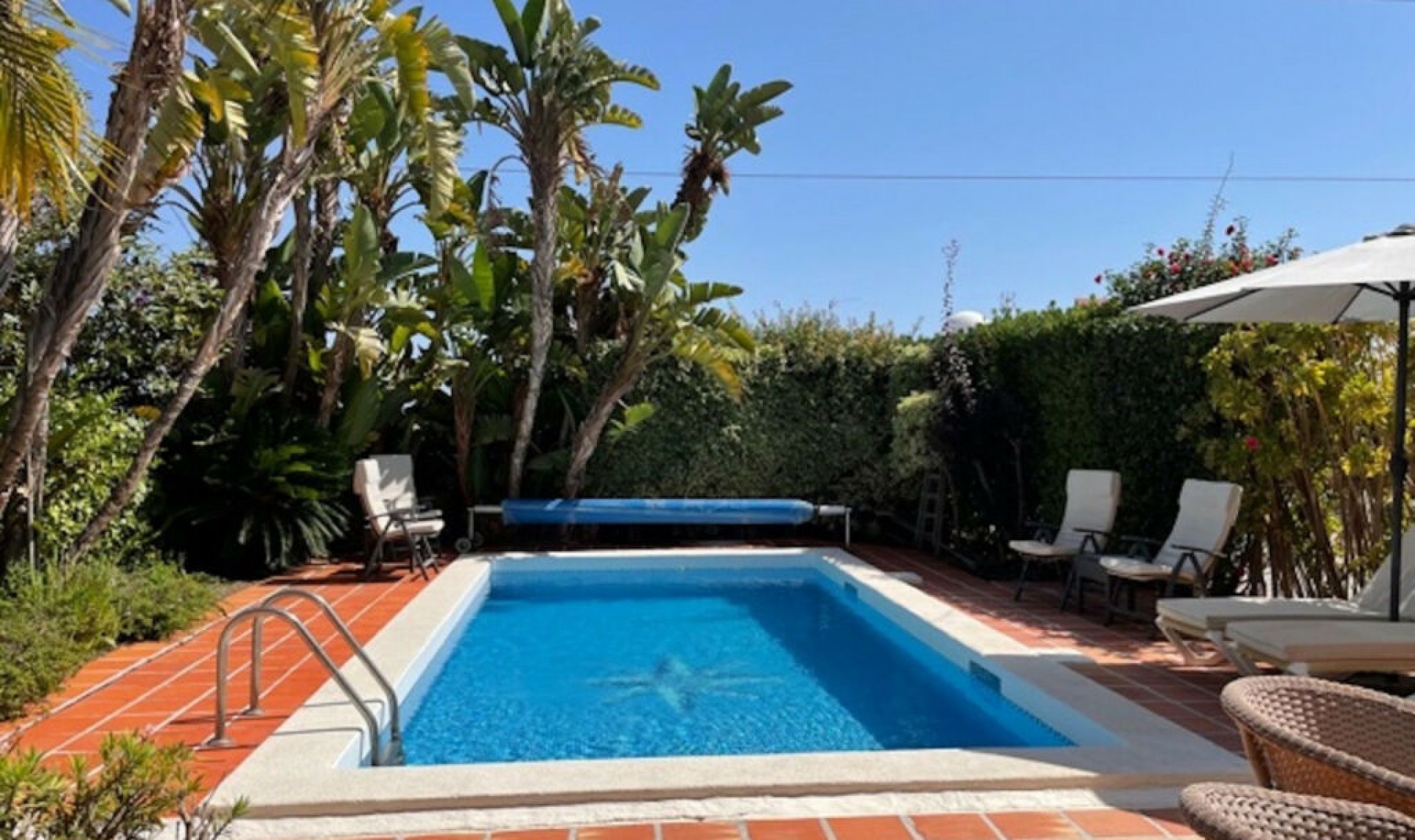 Resale - House -
Nerja