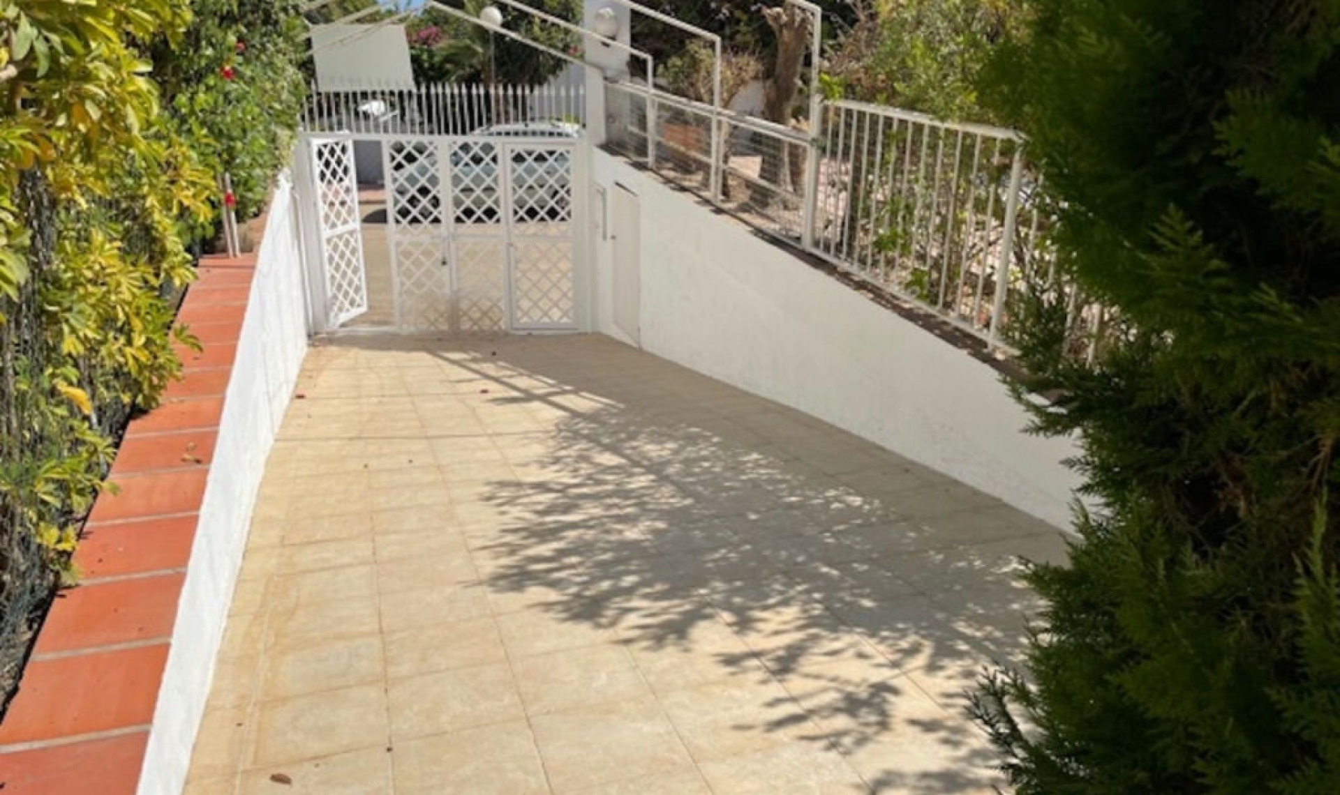 Resale - House -
Nerja