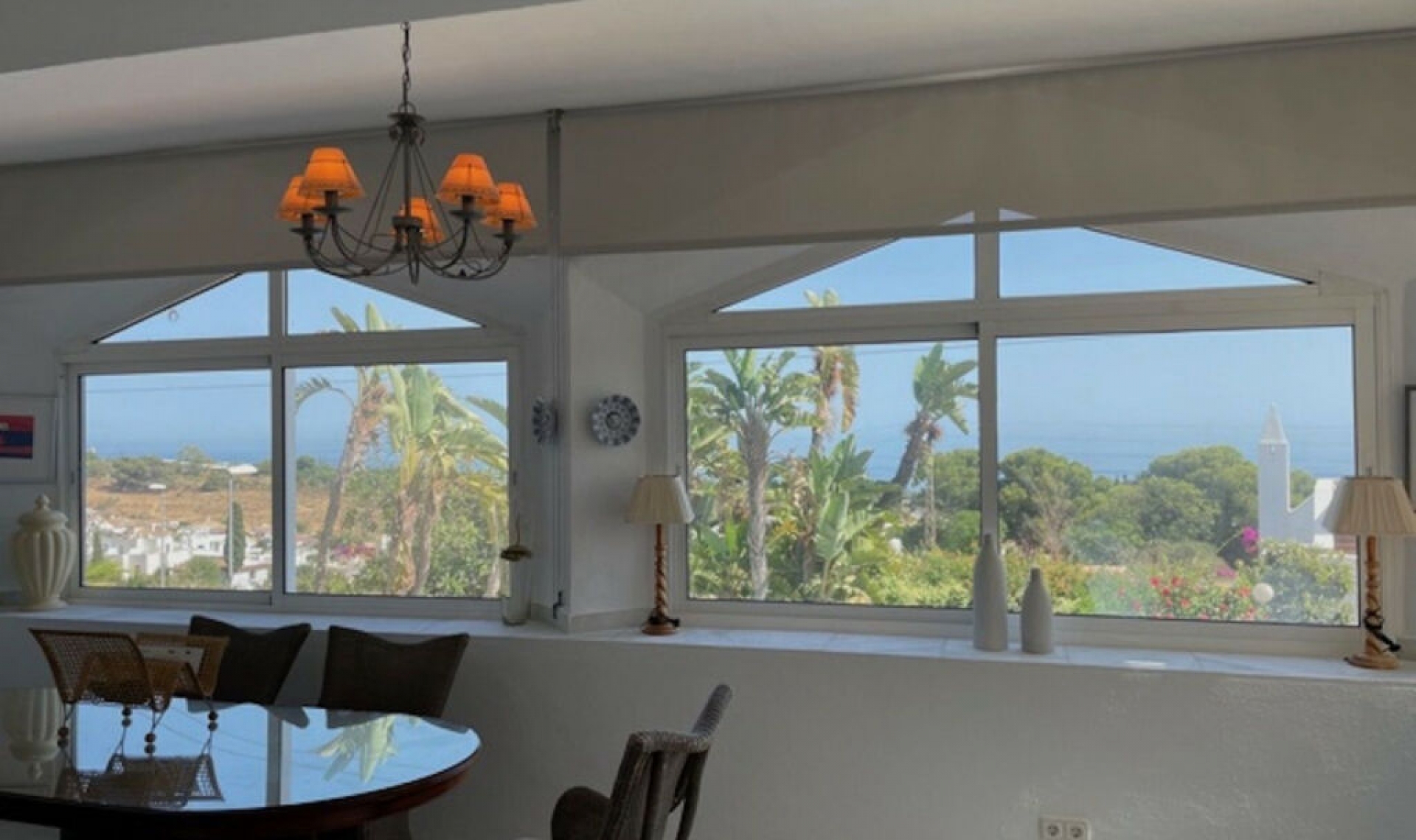 Resale - House -
Nerja