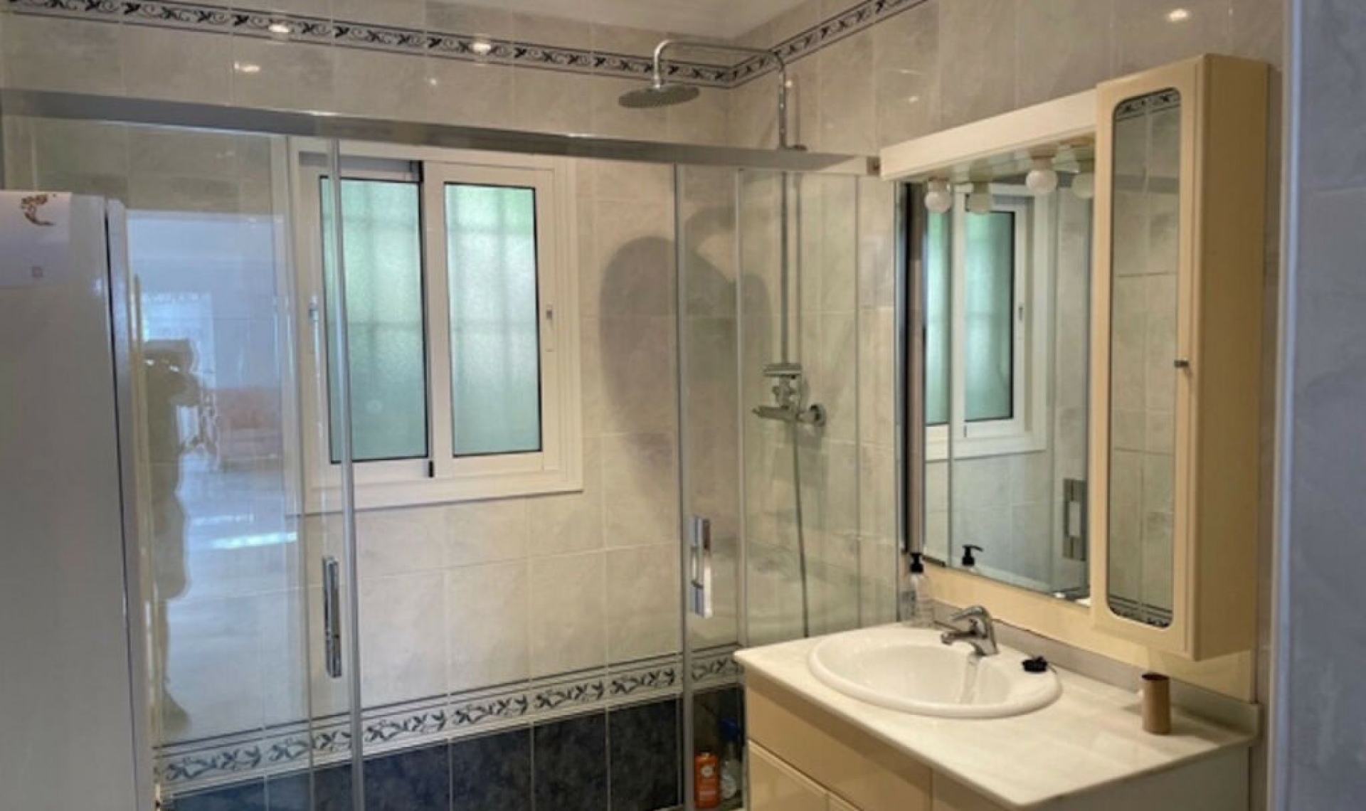 Resale - House -
Nerja