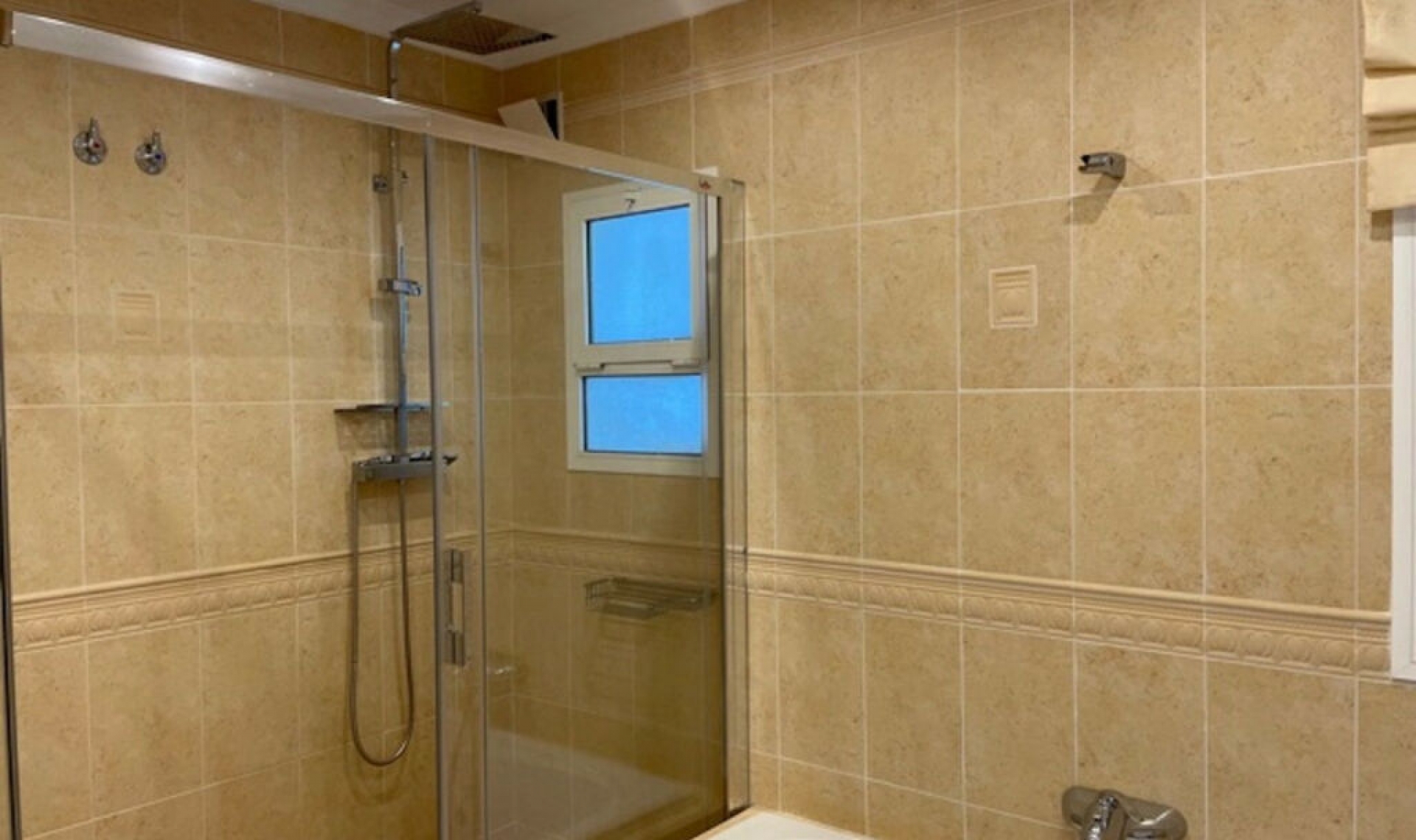 Resale - House -
Nerja