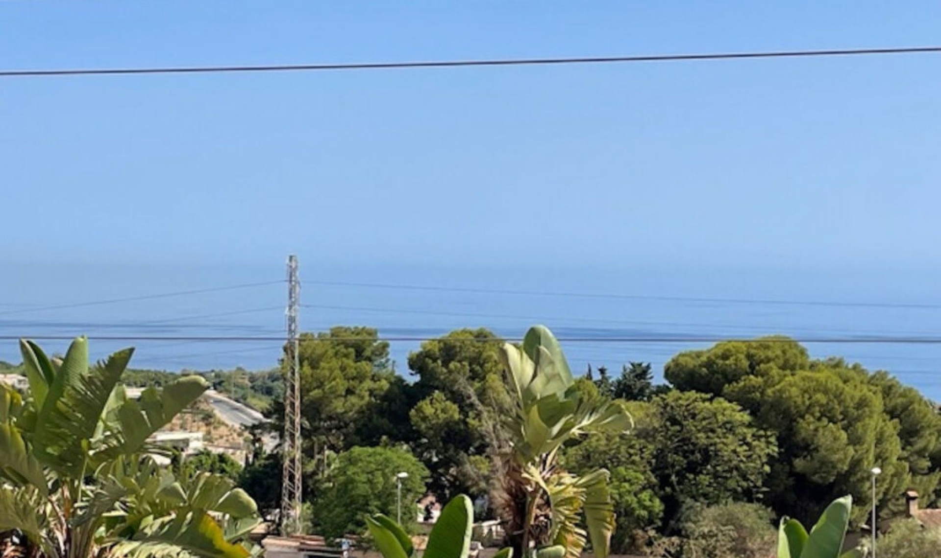 Resale - House -
Nerja